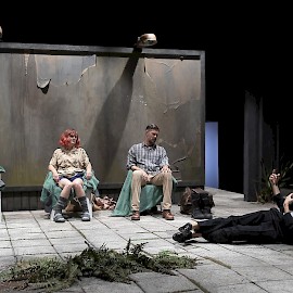 JOITAKIN KESKUSTELUJA MERKITYKSESTÄ | Kuvassa: Elina Knihtilä, Pirjo Lonka, Tommi Korpela ja Jyrki Karttunen | Kuva: Pate Pesonius