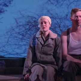 EI KERTONUT KATUVANSA | Kuvassa: Tiina Winter ja Jari-Pekka Rautiainen | Kuva: Moe Mustafa