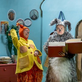 BLUE AND THE HOUSE OF FRIENDSHIP | In the photo: Roosa Lehtinen & Reetta Hyreen | Photo: Jari Kivelä