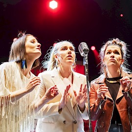 SISTERHOOD | In the photo: Anna Victoria Eriksson, Linda Hämäläinen & Pauliina Saarinen | Photo: Otto-Ville Väätäinen