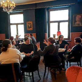 People in discussion. Photo by Minna Holopainen.