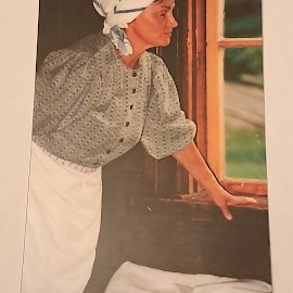 Kuva esityksestä Paavo Ruotsalaisen pirtissä, Nilsiän Aholansaaressa v. 1995